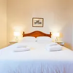 Duplex With Terrace- 5Bd 3Bth- Center