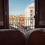 Duplex With Terrace- 5Bd 3Bth- Center