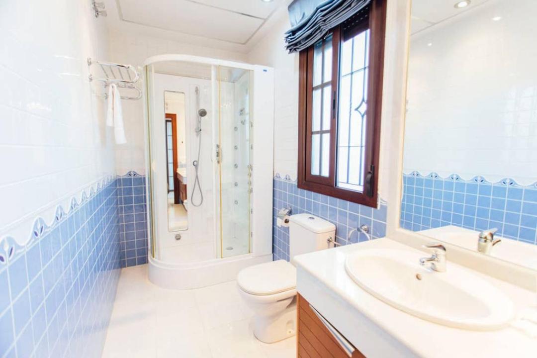 Appartement Duplex With Terrace- 5bd 3bth- Center *