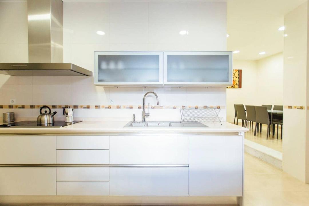 Duplex With Terrace- 5bd 3bth- Center *