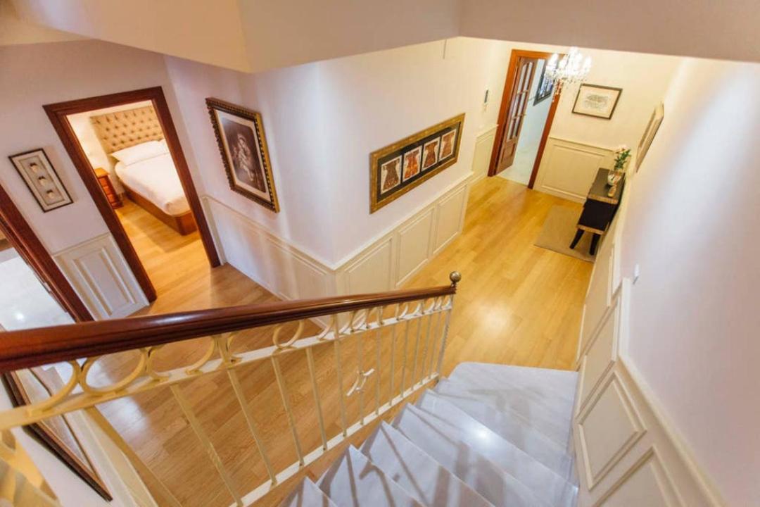 Duplex With Terrace- 5bd 3bth- Center * Séville